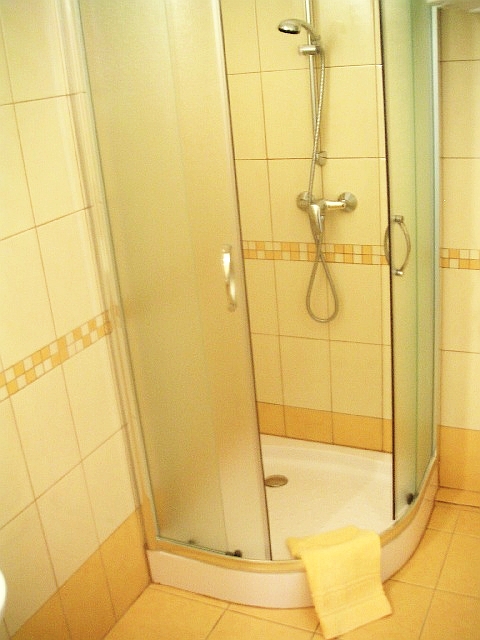 baddusche.jpg baddusche.jpg