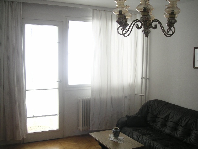 wzcouch.jpg wzcouch.jpg